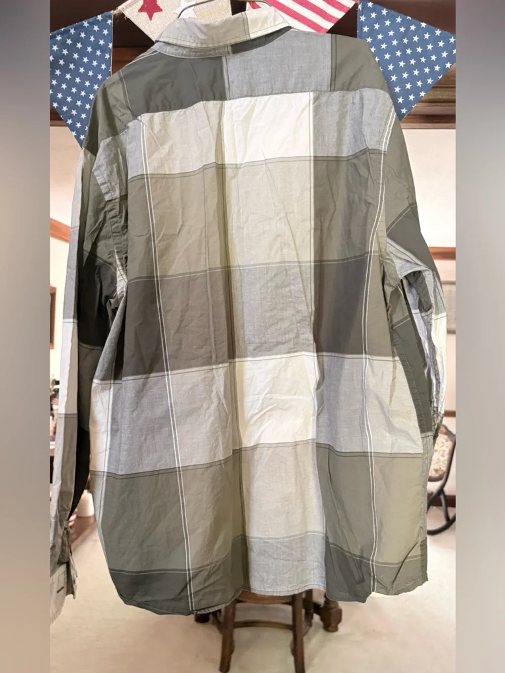 Banana Republic Men's XL Plaid Button-Down Shirt Olive/White/Gray Untucked Fit